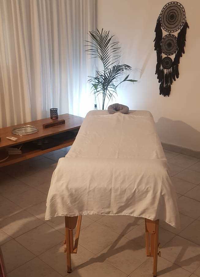 מטפל/ת בעיסוי ביהוד - אלה 